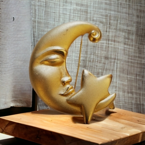 Vintage 1970s Matte Gold Tone Moon and Star Brooch - Picture 5 of 12